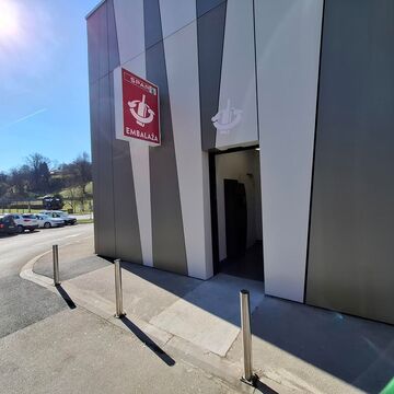 Zbiralnik odpadnega jedilnega olja pred Sparom Zagorje (1)